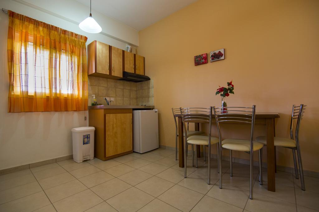 Vakis Apartments Zaharo Oda fotoğraf